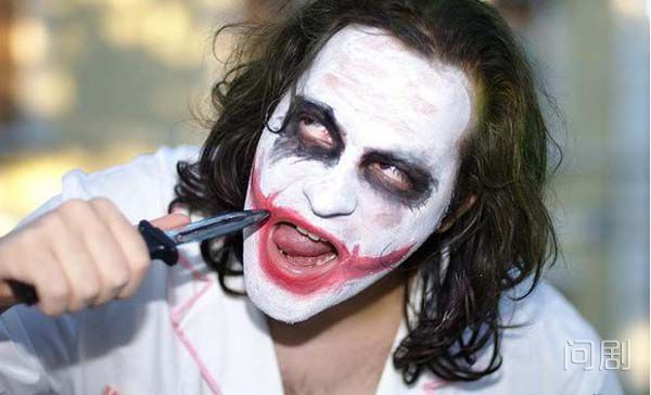 蝙蝠侠小丑的脸是谁割的 割嘴的原型是出自恐