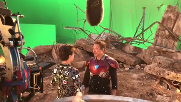 唐尼晒《复联4》幕后拍摄视频 史塔克重逢小蜘蛛时亲吻了他