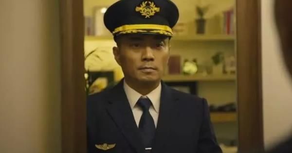 中国机长演员表 张涵予饰演机长刘长健